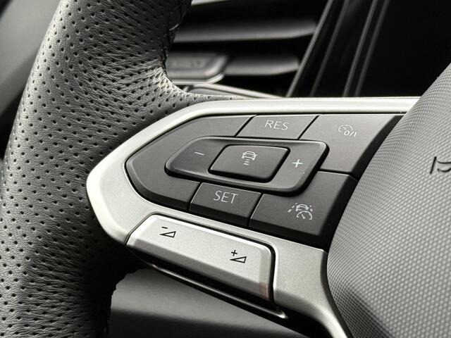 Volkswagen T-Roc 1.5 eTsi R-Line First Edition l Pano l Virtual Cockpit l Electrische Klep l LED l