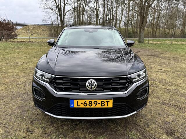 Volkswagen T-Roc 1.5 TSI 150PK Sport | TREKHAAK 1.500KG | ADAP. CRUISE | BLINDSPOT | LED | STOELVERWARMING |