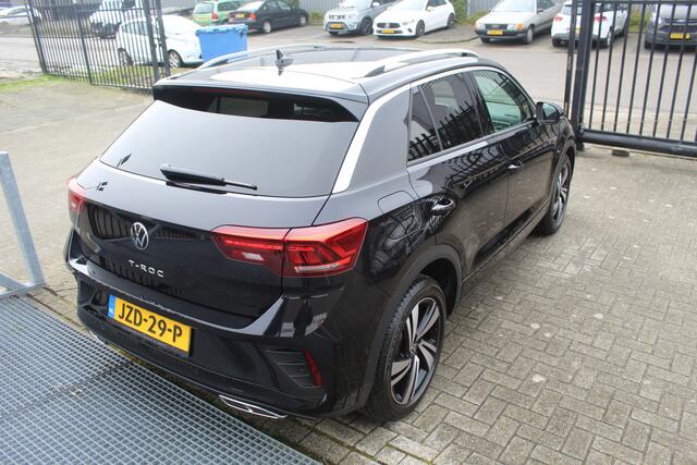Volkswagen T-Roc 1.5 TSI R-Line Automaat/Trekhaak afneembaar/Apple carplay/Achteruitrijcamera/Keyless/Stoelverwarming/IQ Light/Adaptive cruise control/Parkassist/Lane assist/DAB+/Inklapbare spiegels