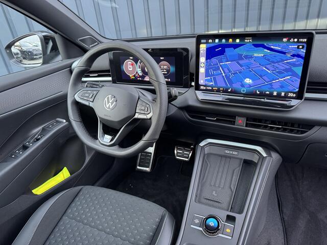 Volkswagen T-Roc 1.5 eTsi R-Line First Edition | Trekhaak wegkl. | 360 Camera | Panodak | Harman/Kardon | Prijs Rijklaar!!