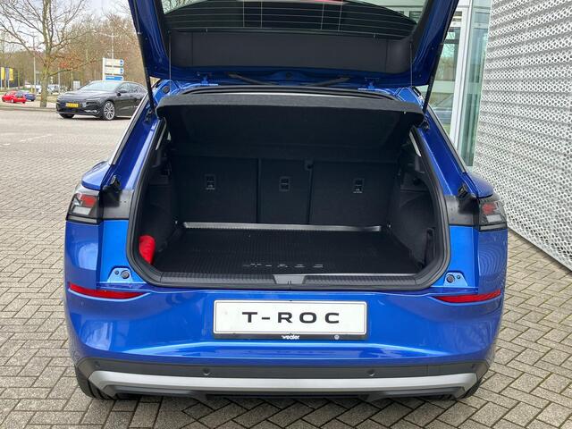 Volkswagen T-Roc Life First Edition 1.5 eTSI 85 kW / 116 PK DSG | Trekhaak wegklapbaar | Multimedia pakket | Ambient pakket | Tech pakket |