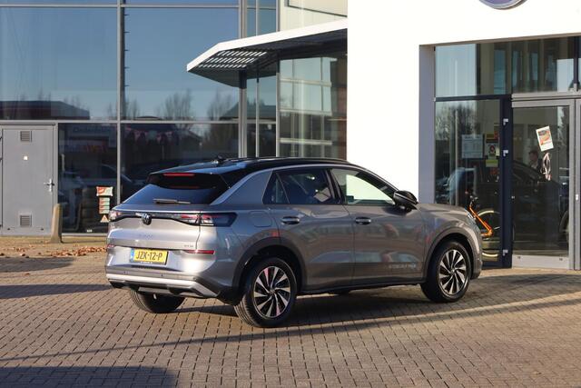 Volkswagen T-Roc 1.5 eTsi Life First Edition 116PK / 85kW DSG, Demonstratie voertuig (beschikbaar per 1 september 2026), wegklapbare trekhaak, Apple Carplay & Android Auto, 17" 'Lima' LMV, keyless start & entry, reservewiel, ambiente pakket (sfeerverlichting), comfort pak