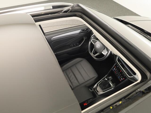 Volkswagen T-Roc 1.5 TSI Style 150 PK DSG | Panorama dak | Keyless entry/start | Matrix koplampen | Stoelverwarming | 18" LM velgen |