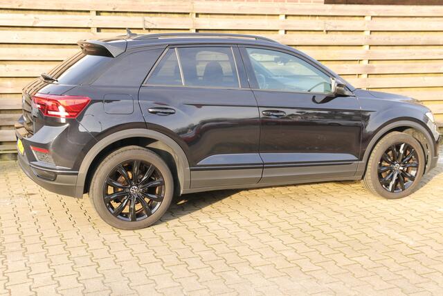 Volkswagen T-Roc 1.5 TSI Sport Navi / Climate / Stoelverwarming / Panodak / Apple car play / Beats audio