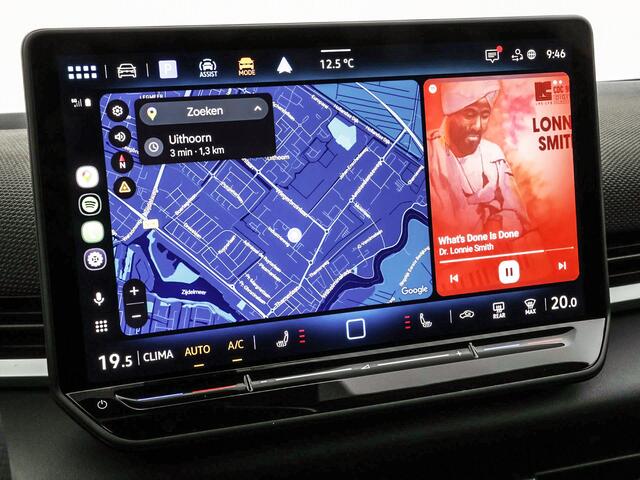 Volkswagen T-Roc R-Line First Edition 1.5 eTSI 150 PK 7 versn. DSG · Achteruitrijcamera · Draadloze telefoonlader · High-end geluidsysteem Harman Kardon · Koplampverlichting matrix-led (IQ.LIGHT) ·