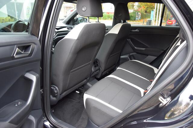 Volkswagen T-Roc 1.5 TSI 150PK Sport DSG Automaat | Trekhaak | BOVAG Garantie | Geen Import | Virtual Cockpit | Adaptive Cruise | Full LED | 19'' Velgen | Camera | Navigatie | Apple Carplay&Androidauto |