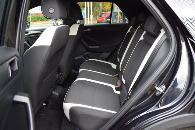 Volkswagen T-Roc 1.5 TSI 150PK Sport DSG Automaat | Trekhaak | BOVAG Garantie | Geen Import | Virtual Cockpit | Adaptive Cruise | Full LED | 19'' Velgen | Camera | Navigatie | Apple Carplay&Androidauto |