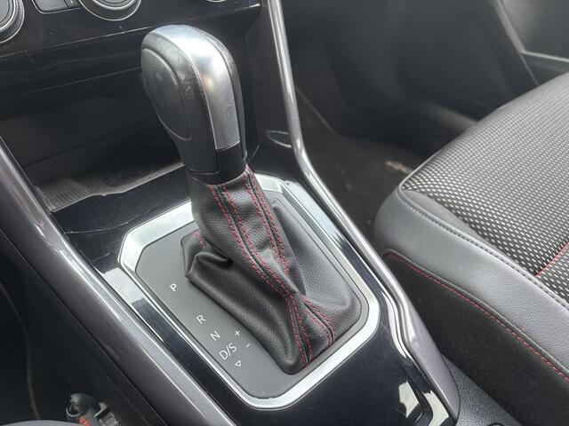 Volkswagen T-Roc 1.5 TSI Sport 2x R-Line | Parkeer Camera | Adaptieve Cruise | Navi