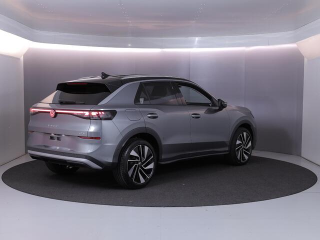 Volkswagen T-Roc Style First Edition 1.5 eTSI 85 kW / 116 PK SUV 7 | Assistance Pakket | Trekhaak | Elek. achterklep | Velgen 'Vancouver', 19 inch lichtmetaal | Zwart dak