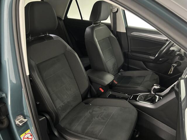 Volkswagen T-Roc 1.5 TSI 150pk DSG Style Trekhaak Camera Stoelverwarming Virtual Cockpit Navigatie