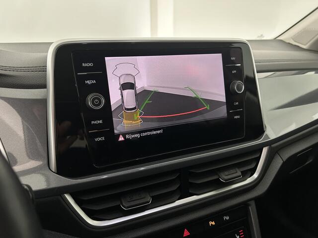 Volkswagen T-Roc 1.5 TSI 150pk DSG Style Trekhaak Camera Stoelverwarming Virtual Cockpit Navigatie
