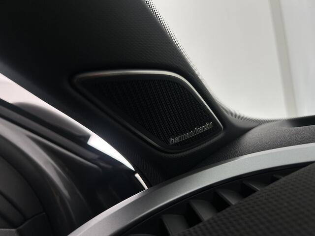 Volkswagen T-Roc 1.5 eTsi 150pk DSG R-Line First Edition Trekhaak 360Camera Head-Up harman/kardon Stoelverwarming Virtual Cockpit Panoramadak