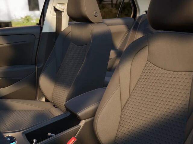 Volkswagen T-Roc Life First Edition 1.5 eTSI 116 PK 7 versn. DSG · Draadloze telefoonlader · Comfort Pakket · Trekhaak ·