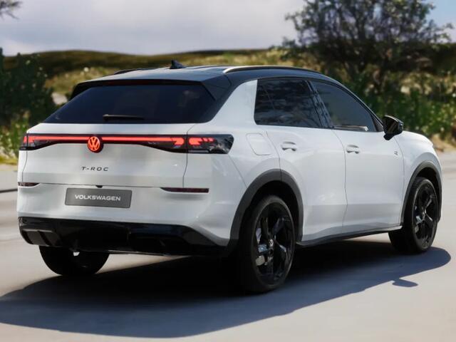 Volkswagen T-Roc R-Line First Edition 1.5 eTSI 150 PK 7 versn. DSG · Black Style Pakket · Achterklep met sensorgestuurde opening en vertraagde elektrische sluitfunctie, met afstandsontgrendeling ·