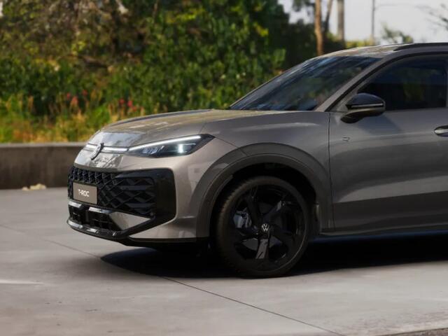 Volkswagen T-Roc R-Line First Edition 1.5 eTSI 150 PK 7 versn. DSG · Achteruitrijcamera · Draadloze telefoonlader · Black Style Pakket · Electrische Achterklep ·