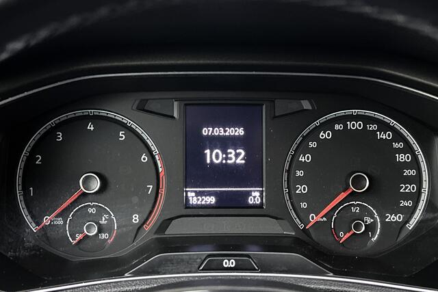 Volkswagen T-Roc 1.5 TSI Style | Trekhaak | Camera | Apple Carplay | Adaptieve cruise control