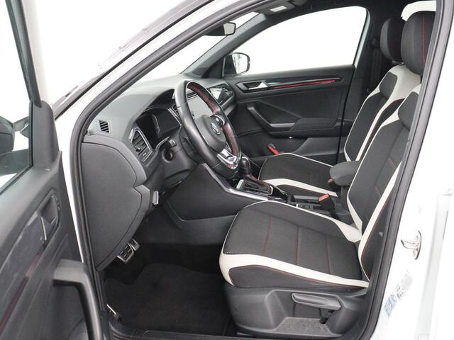 Volkswagen T-Roc 1.5 TSI Sport R Line | Trekhaak | Carplay | Full LED | Navigatie | Virtual Cockpit | Adaptive cruise | Parkeerhulp | 18'' | Climate control | Bluetooth | Getint glas