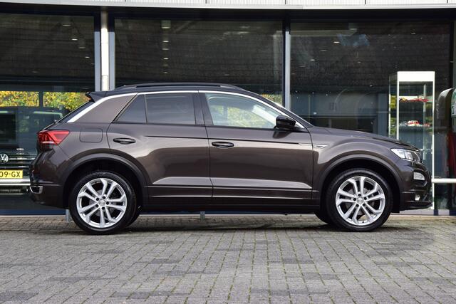 Volkswagen T-Roc 1.5 TSI Sport Business R DSG Automaat | BOVAG Garantie | Trekhaak | Virtual Cockpit | Navigatie | Achteruitrijcamera | 18'' Velgen Met All Season Banden | Adaptive Cruise | Stoelverwarming |