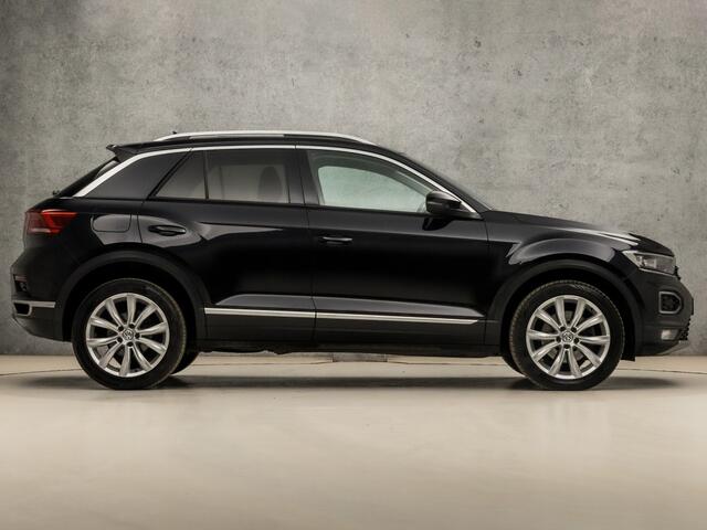 Volkswagen T-Roc 1.5 TSI Sport 150Pk (PANORAMADAK, VIRTUAL COCKPIT, APPLE CARPLAY, LEDER, SPORTSTOELEN, GETINT GLAS, ADAPTIVE CRUISE, LED KOPLAMPEN, NIEUWSTAAT)