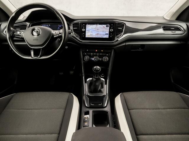 Volkswagen T-Roc 1.5 TSI Sport 150Pk (PANORAMADAK, VIRTUAL COCKPIT, APPLE CARPLAY, LEDER, SPORTSTOELEN, GETINT GLAS, ADAPTIVE CRUISE, LED KOPLAMPEN, NIEUWSTAAT)