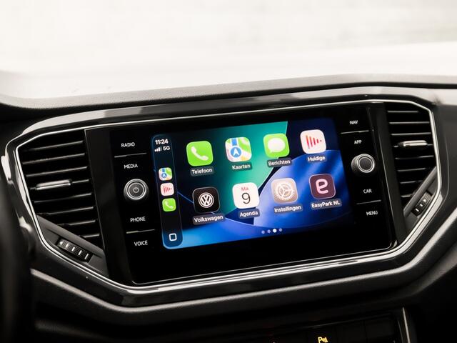 Volkswagen T-Roc 1.5 TSI Sport 150Pk (PANORAMADAK, VIRTUAL COCKPIT, APPLE CARPLAY, LEDER, SPORTSTOELEN, GETINT GLAS, ADAPTIVE CRUISE, LED KOPLAMPEN, NIEUWSTAAT)