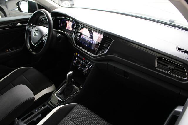 Volkswagen T-Roc 1.5 TSI Sport Navigatie | Camera | Climate control DAB | Inklapbare spiegels | Digitale Cockpit