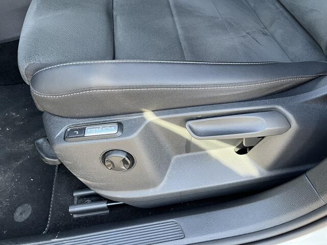 Volkswagen T-Roc 1.0 TSI R-Line / ACC/ ERGO ACTIVE/ STOELVERWARMING/ PARK.SENSOREN V+A/ CAMERA/ APP-CONNECT/ RIJ-MODI/ VIRTUAL COCKPIT/ DAB/ NAVI/ CLIMA/ LED/ 17'' LMV