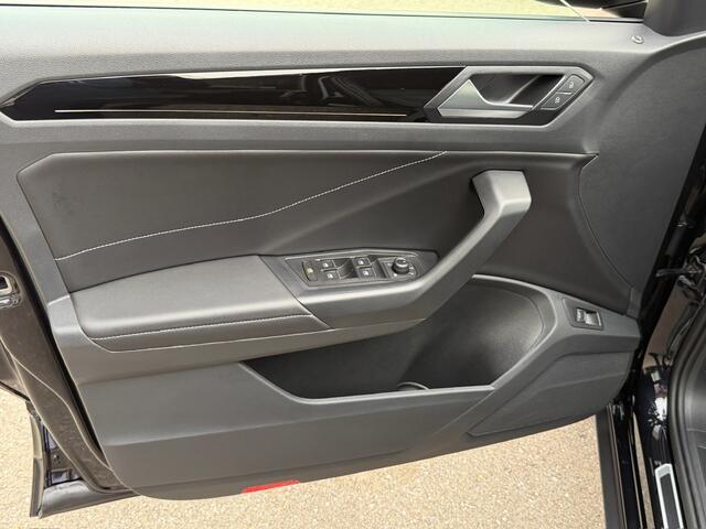 Volkswagen T-Roc 1.5 TSI 150pk DSG R-Line | Camera | Keyless | Elek. Achterklep | Dode hoek | Rijklaar incl. 1 jaar Bovag garantie