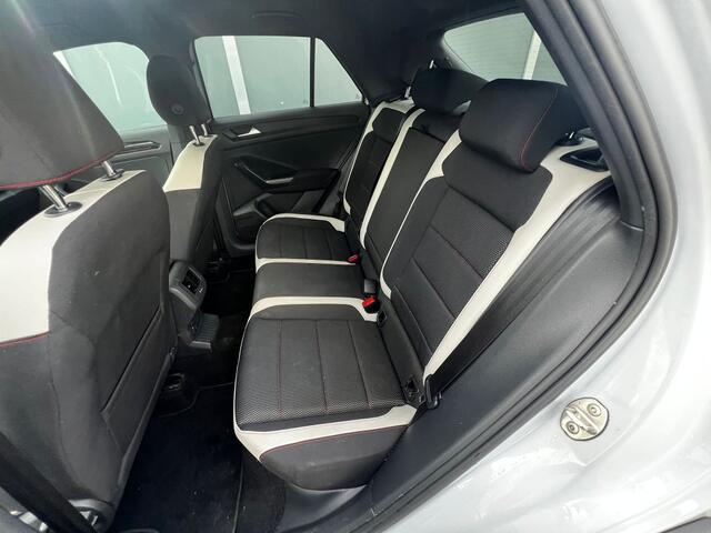 Volkswagen T-Roc 1.5TSI 150pk Sport | ACC | Camera | Navi