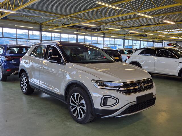 Volkswagen T-Roc 1.5 TSI Style -150pk- Automaat | Navi | Camera | IQ LED | Digi Cockpit Pro | Rijklaarprijs incl. 1 jaar Bovag garantie