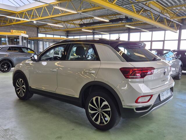 Volkswagen T-Roc 1.5 TSI Style -150pk- Automaat | Navi | Camera | IQ LED | Digi Cockpit Pro | Rijklaarprijs incl. 1 jaar Bovag garantie