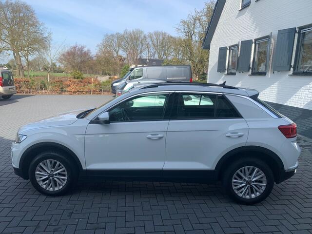 Volkswagen T-Roc 1.5 TSI Style, Cruise control, Trekhaak, Airco, All-in prijs inclusief apk en afleverbeurt!