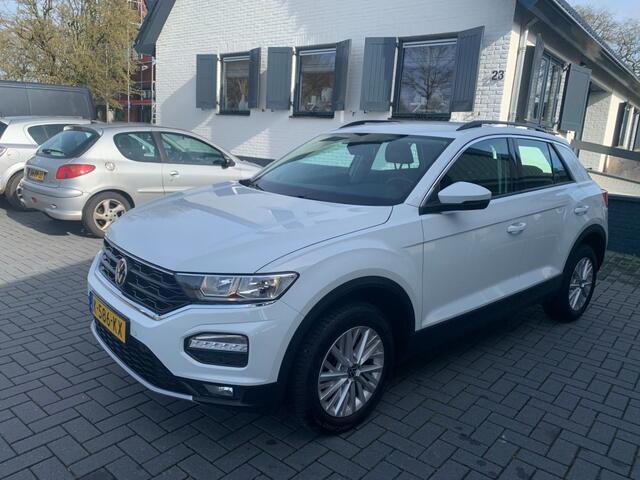 Volkswagen T-Roc 1.5 TSI Style, Cruise control, Trekhaak, Airco, All-in prijs inclusief apk en afleverbeurt!