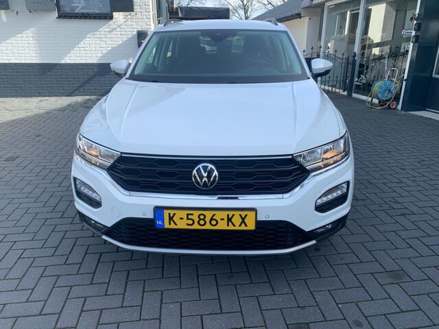 Volkswagen T-Roc 1.5 TSI Style, Cruise control, Trekhaak, Airco, All-in prijs inclusief apk en afleverbeurt!