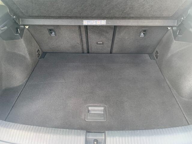 Volkswagen T-Roc 1.5 TSI Style, Cruise control, Trekhaak, Airco, All-in prijs inclusief apk en afleverbeurt!