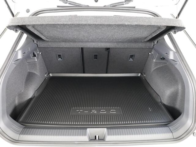 Volkswagen T-Roc Life First Edition 1.5 eTSI 85 kW / 116 PK SUV 7 v