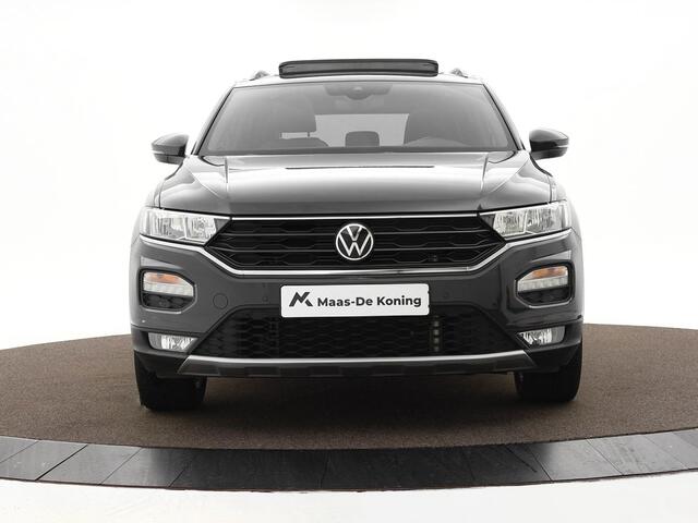 Volkswagen T-Roc 1.5 TSI 150pk DSG Sport · Panoramadak · Afneembare Trekhaak · Stoelverwarming · Navigatie · 17"Velgen · Elek. Inklapbare Spiegels ·