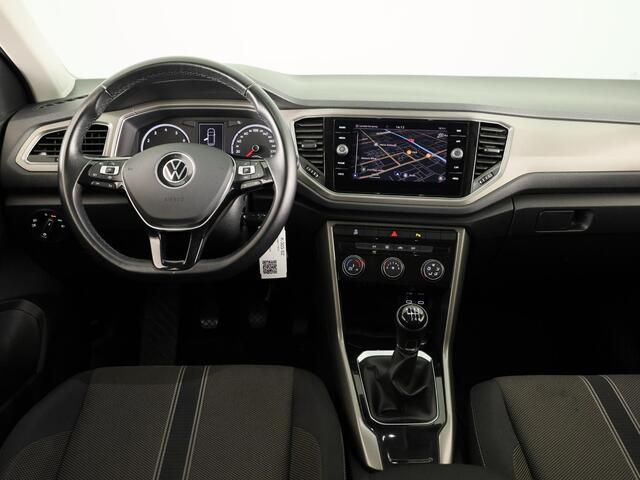 Volkswagen T-Roc 1.0 TSI Style | Panoramadak | Parkeersensoren | navigatie | Apple carplay en android auto |