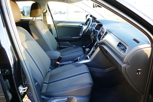 Volkswagen T-Roc 1.5 150pk TSI Sport Bj21. Adap Cruise, Carplay/Android Navi, Clima, PDC V+A, 17"LMV Haak 1500kg