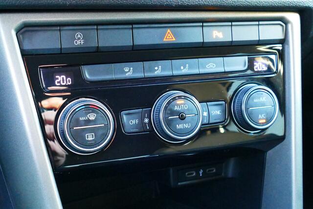 Volkswagen T-Roc 1.5 150pk TSI Sport Bj21. Adap Cruise, Carplay/Android Navi, Clima, PDC V+A, 17"LMV Haak 1500kg