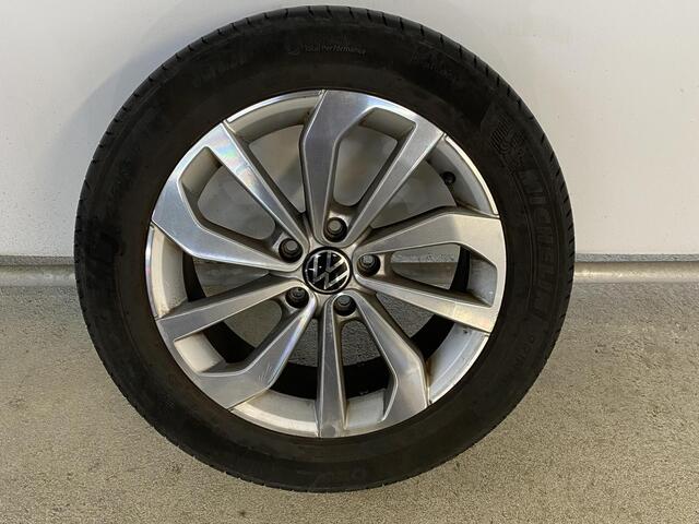 Volkswagen T-Roc 1.5 TSI Style 150 pk Automaat (DSG) | Navigatie via App | Parkeersensoren (Park assist) | Achteruitrijcamera | Adaptieve cruise control | Stoelverwarming |