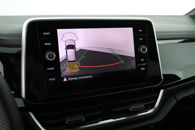 Volkswagen T-Roc 1.5 TSI 150pk DSG R-Line Edition Trekhaak Camera Stoelverwarming Virtual Cockpit Navigatie