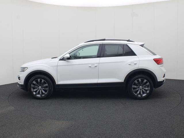 Volkswagen T-Roc 1.5 TSI 150PK DSG Style · Camera · Panoramadak · Apple/Android Car Play · Trekhaak · Navigatie · 17'' Inch ·