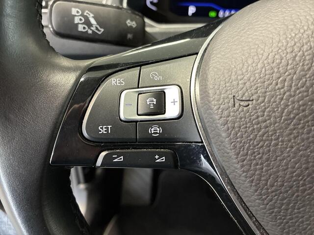 Volkswagen T-Roc 1.5 TSI 150pk DSG Sport · Panoramadak · Camera · Keyless · Apple/Android Car Play · Navigatie · Dodehoek Detectie · 17'' Inch ·