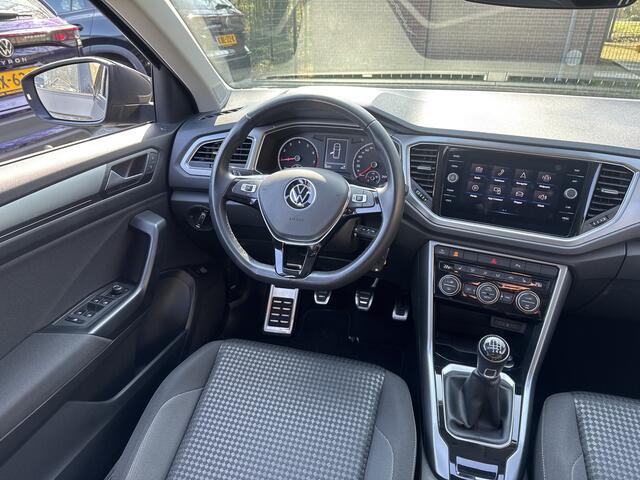Volkswagen T-Roc TSI 110PK COMFORTLINE CARPLAY/PANORAMADAK/STOELVERW.