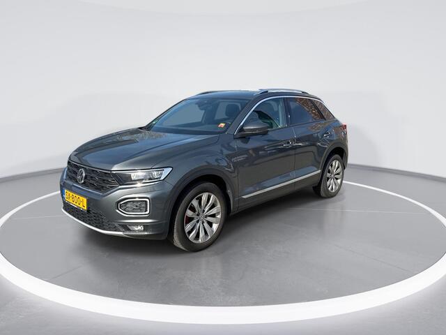 Volkswagen T-Roc 1.5 TSI 150pk DSG Sport · Trekhaak · Camera · Apple/Android Car Play · Dodehoeksensor · Elektrische kofferbakklep ·
