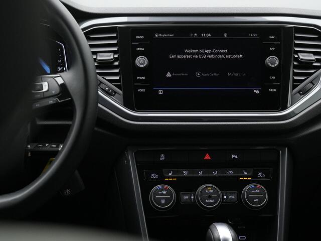 Volkswagen T-Roc 1.5 TSI 150 pk DSG Sport | Achteruitrijcamera | Stoelverwarming | Navigatie | Adaptive Cruise