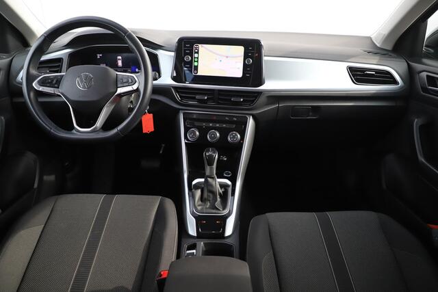 Volkswagen T-Roc 1.5 TSI Life Black Edition 150PK DSG Automaat Trekhaak Virtual 19 inch LMV Adaptive Cruise Lane Assist LED