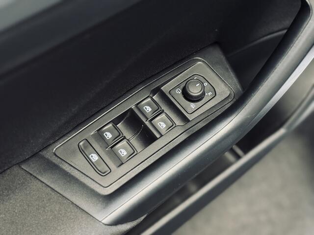 Volkswagen T-Roc 1.0 TSI Life | Camera | CarPlay | Stoelverw.