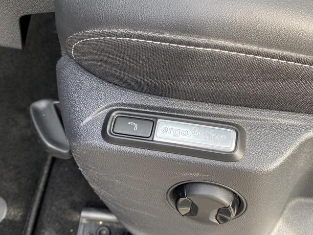 Volkswagen T-Roc 1.5 TSI R-Line Business+ / Automaat / Open-Panodak / Massage-Stoelen / Adaptieve Cruise-Control / Stoelverwarming / Matrix-LED / Sfeerverlichting / Apple-Carplay & Android-Auto / Draadloze-Telefoonlader / Climate-Control / Flippers / DAB Radio-Bluetooth /